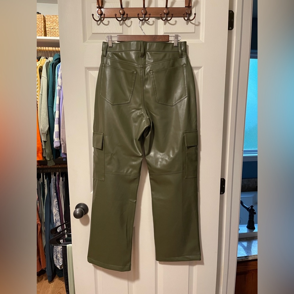 NWOT Abercrombie & Fitch Curve Love 30/10 Vegan Leather Cargo 90s Relaxed Pant - Picture 9 of 9